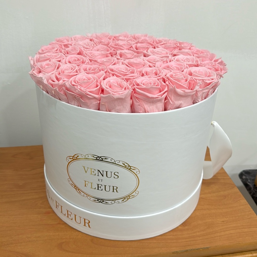 Venus et Fleur Large Round Floral Box